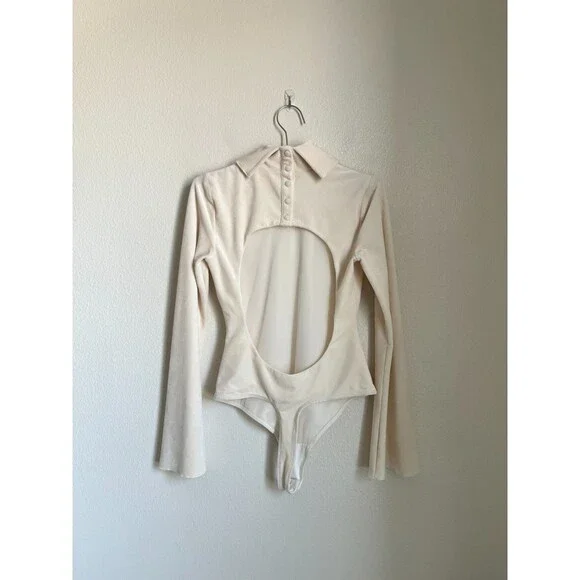 Camila Coelho Gloria Velour Turtleneck Bodysuit in Off-White Size MEDIUM - Picture 3 of 7
